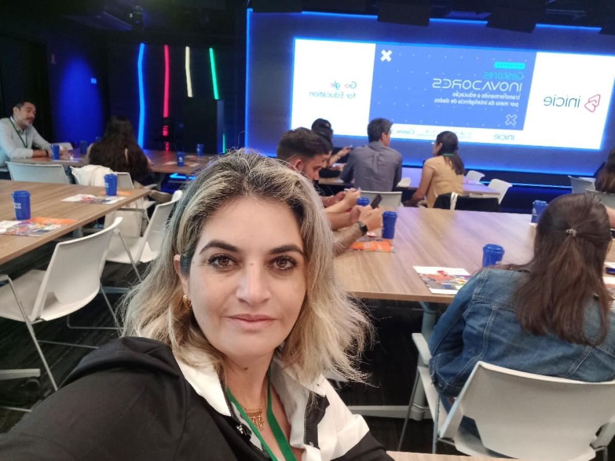 Fernanda Gabriela é mestra em intervenção psicológica do desenvolvimento, neuropsicopedagoga e pós-graduada em gestão escolar