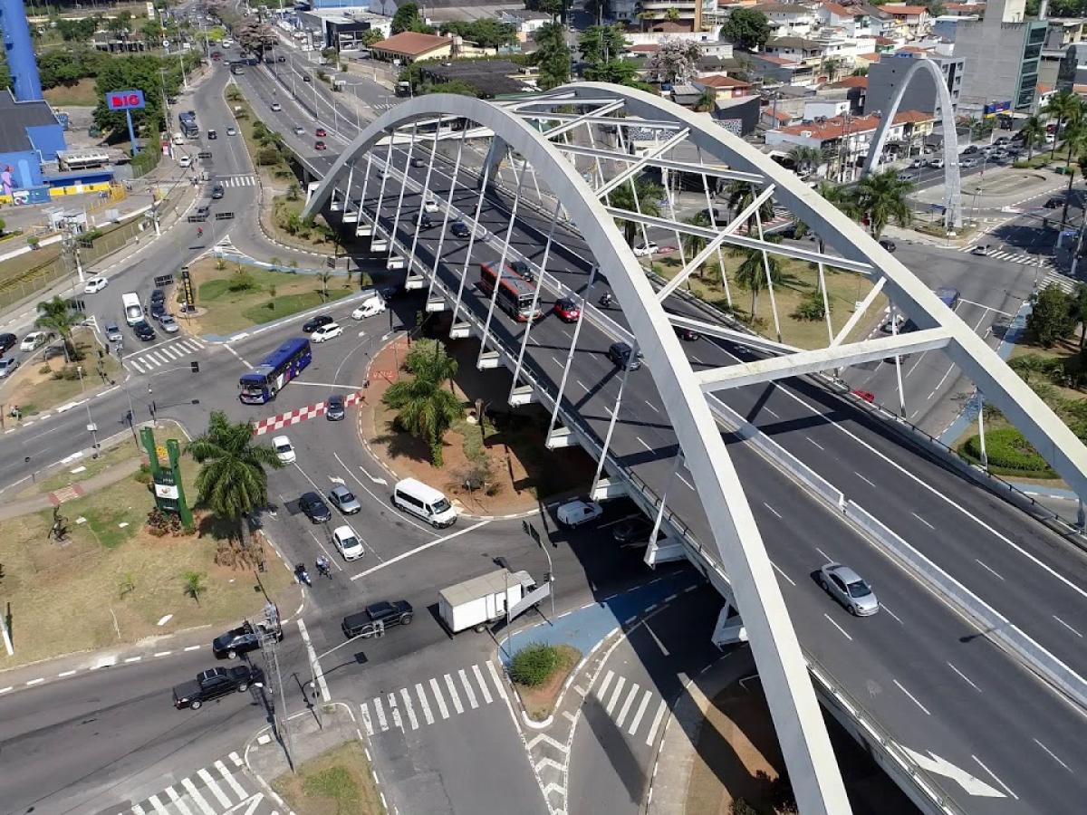 Viaduto Metálico, conhecido como "ponte" metálica. símbolo da cidade de Osasco (SP)