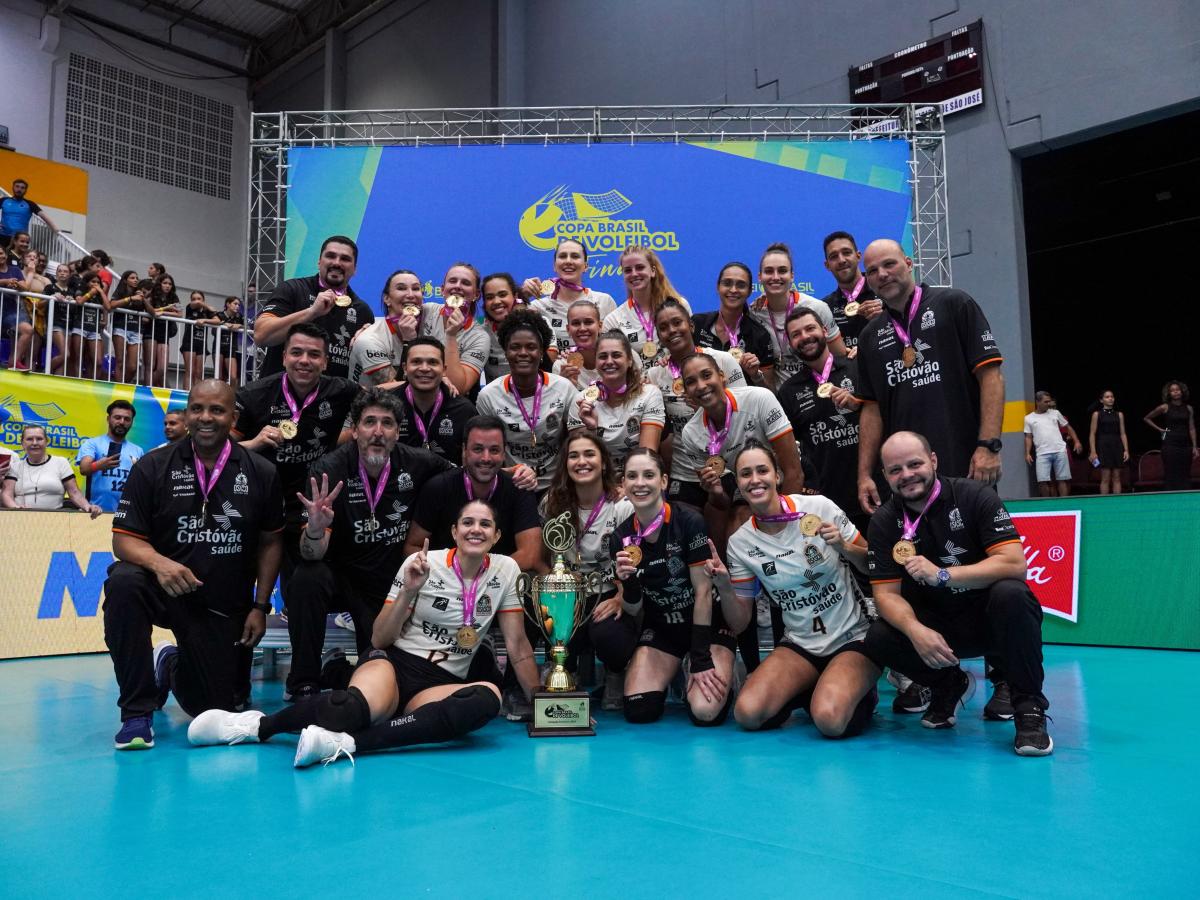 Em Santa Catarina, Osasco levanta a taça de campeão da 14ª edição da Copa Brasil