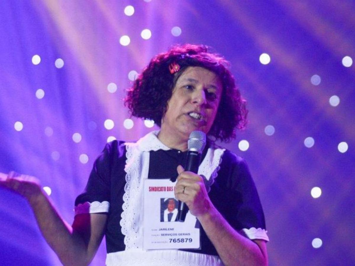 Empregada-doméstica Jarilene é um dos personagens interpretados por Tom Cavalcante em suas apresentações