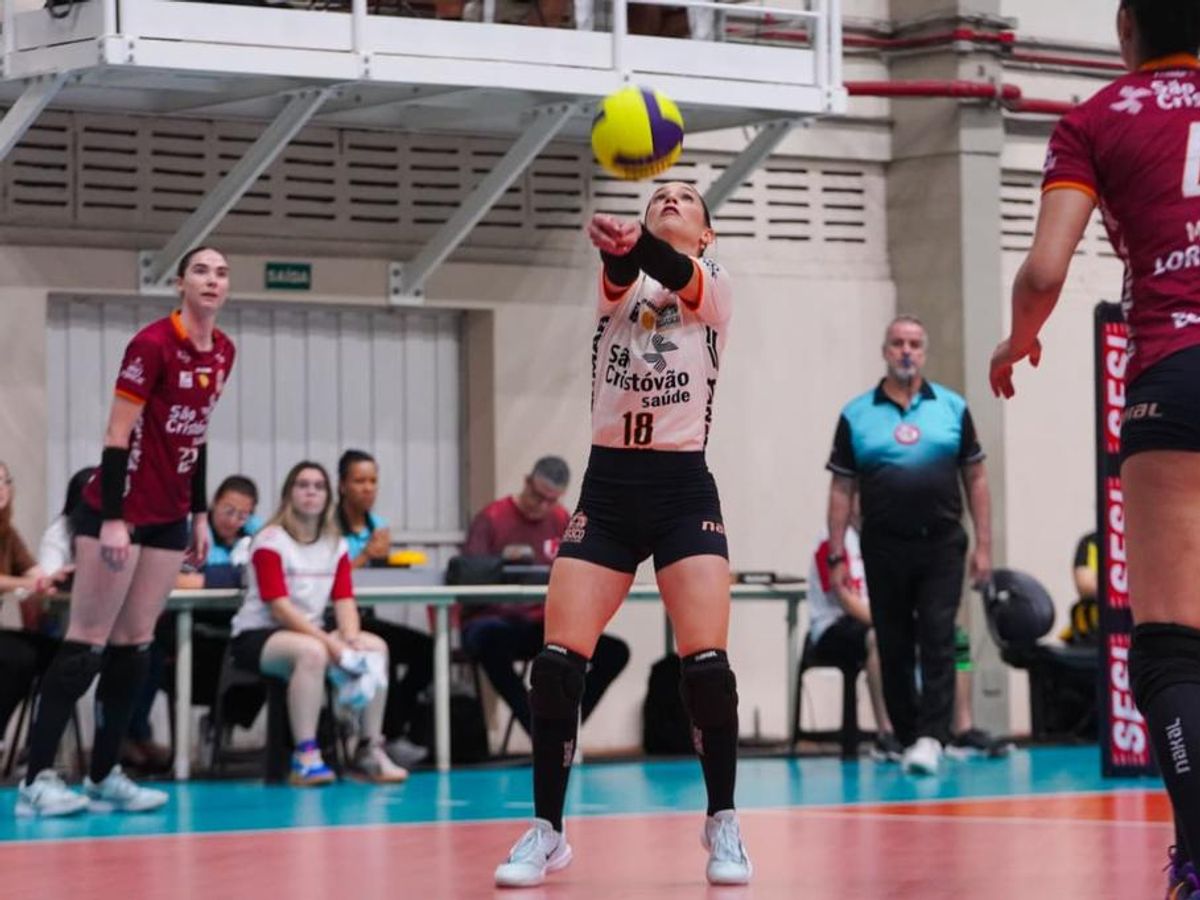 Duelo contra o Sorocaba marcou a estreia da experiente líbero Camila Brait na equipe osasquense nesta temporada